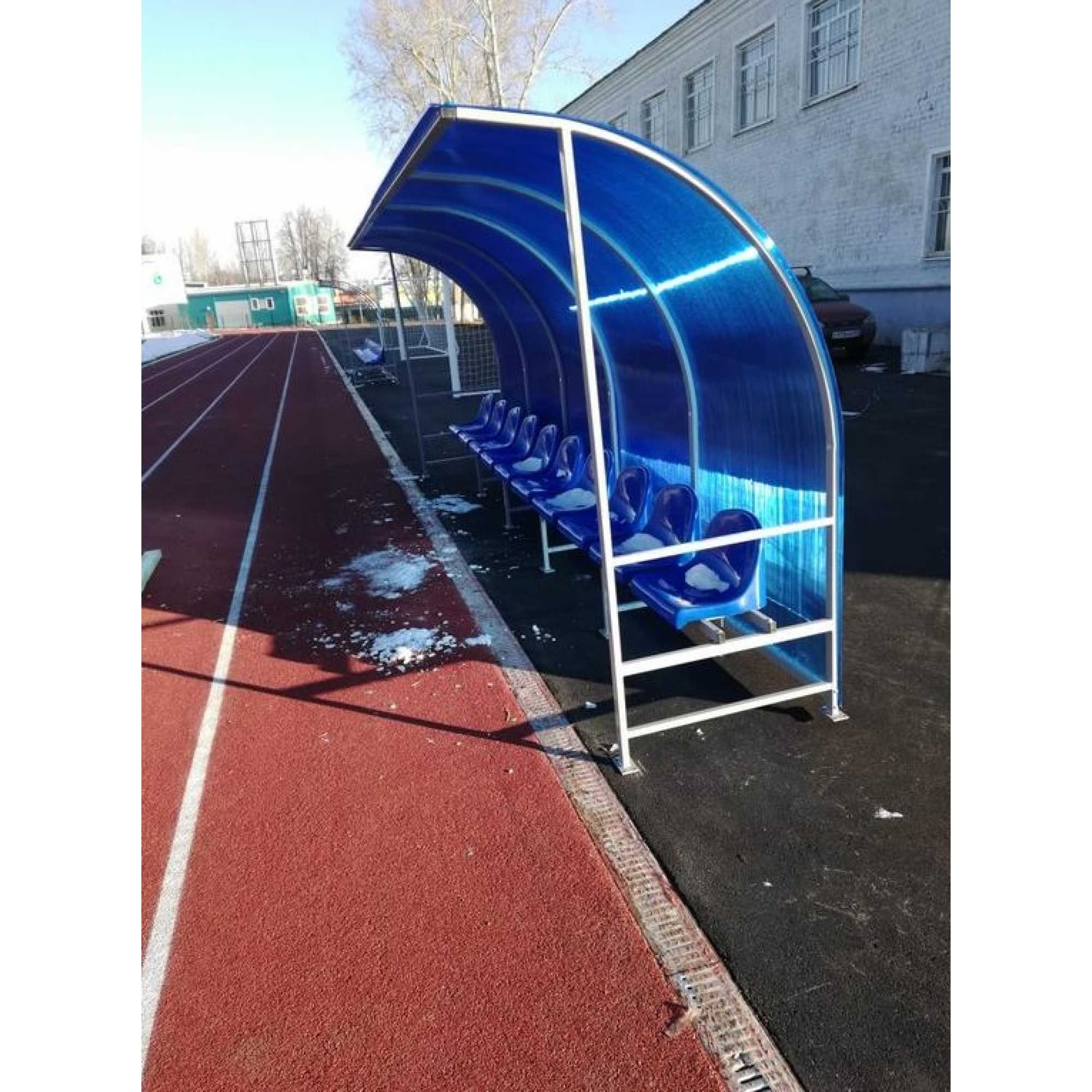 Скамейка для запасных игроков на 10 мест с козырьком из поликарбоната Скамейка для запасных игроков на 10 мест с козырьком из поликарбоната